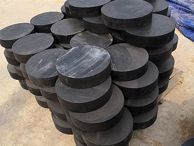 定州市板式橡胶支座由若干层橡胶片与薄钢板经加压硫化
